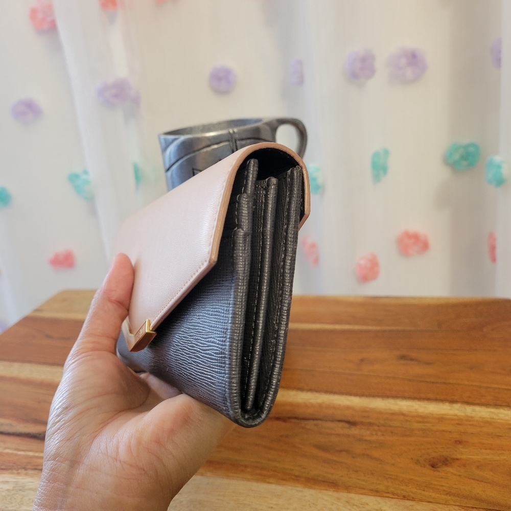 Authentic Fendi Bicolor Bifold Wallet - Picture 4 of 14